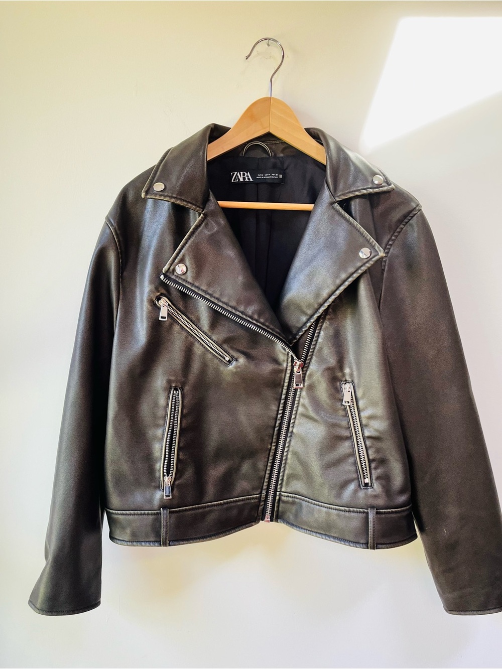 ZARA Black Faux Leather Vegan Leather Motorcycle BikerJacket Size Medium
